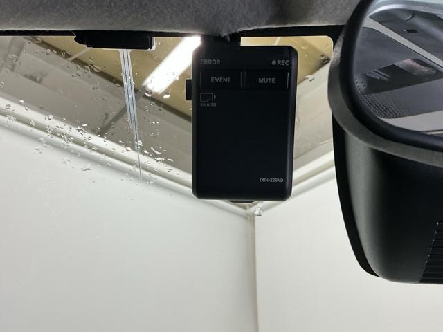 �܂����I�̎��̂��߂Ƀh���C�u���R�[�_�[�������Ă��܂��B�Փ˂����m����ƈ�莞�ԉ摜�������ۑ��ł���̂ň��S�ł�