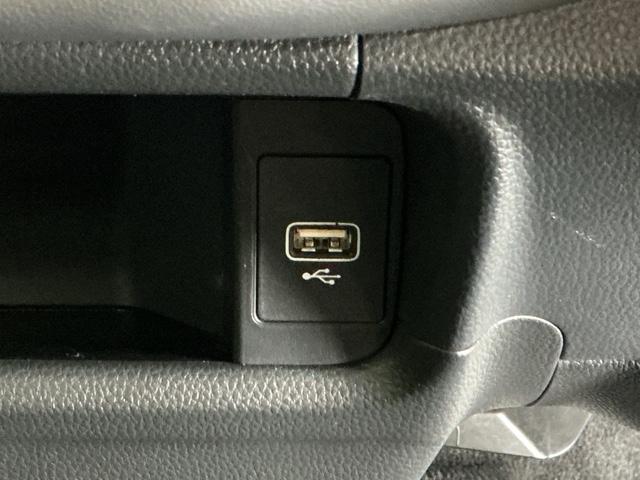 �t�r�a���͒[�q���Ă܂��B�t�r�a��������ڑ����ĉ��y�t�@�C���A�摜�t�@�C���A����t�@�C���Ȃǂ��i�r��ʂŊy���߂܂��@���ꕔ�̃f�B�X�v���C�I�[�f�B�I�A�b�c�`���[�i�[�̏ꍇ�͉��y�t�@�C���݂̂ƂȂ�܂�