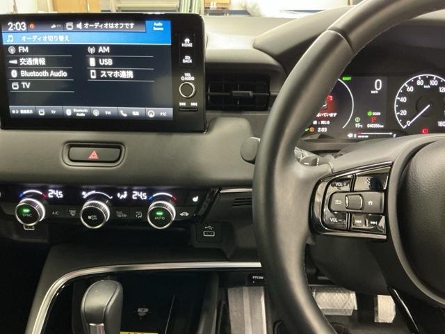 ヴェゼル ｅ：ＨＥＶＺ　ドラレコ　ナビ　Ｒカメラ　ブルートゥース　Ｓヒータ　地デジフルセグＴＶ　定期点検記録簿　電動テールゲート　サイドエアバッグ　後カメラ　前後障害物センサー　横滑防止装置　エアコン　ＬＥＤヘットライト（3枚目）