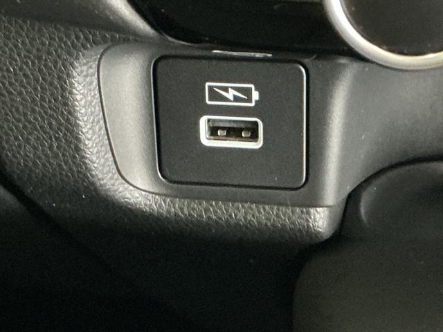 ヴェゼル ｅ：ＨＥＶＺ　ドラレコ　ナビ　Ｒカメラ　ブルートゥース　Ｓヒータ　地デジフルセグＴＶ　定期点検記録簿　電動テールゲート　サイドエアバッグ　後カメラ　前後障害物センサー　横滑防止装置　エアコン　ＬＥＤヘットライト（22枚目）