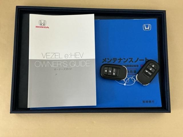 ヴェゼル ｅ：ＨＥＶＺ　ドラレコ　ナビ　Ｒカメラ　ブルートゥース　Ｓヒータ　地デジフルセグＴＶ　定期点検記録簿　電動テールゲート　サイドエアバッグ　後カメラ　前後障害物センサー　横滑防止装置　エアコン　ＬＥＤヘットライト（33枚目）
