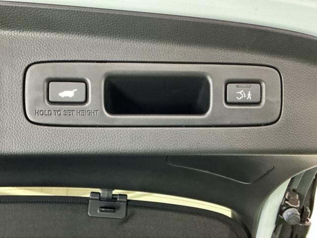 ヴェゼル ｅ：ＨＥＶＺ　ドラレコ　ナビ　Ｒカメラ　ブルートゥース　Ｓヒータ　地デジフルセグＴＶ　定期点検記録簿　電動テールゲート　サイドエアバッグ　後カメラ　前後障害物センサー　横滑防止装置　エアコン　ＬＥＤヘットライト（52枚目）