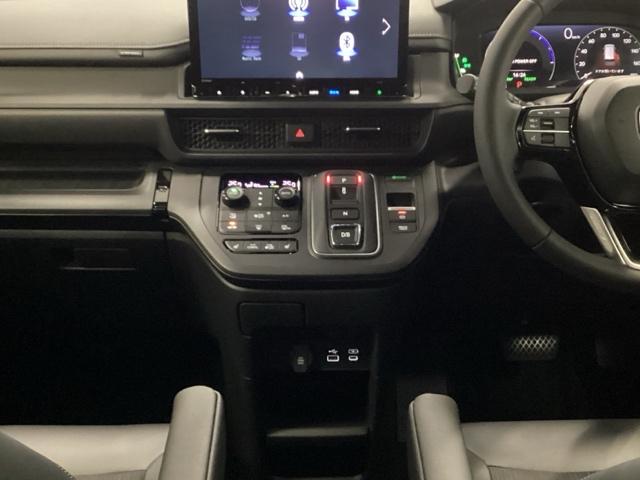 ステップワゴン e:HEVスパーダ 禁煙車 メモリーナビ リアカメラ 両側電動スライドドア 地デジチューナー 前後障害物センサー 両側オートスライドドア 前後誤発進抑制 VSA サイドエアバッグ DVD再生 パワーウィンドウ 3列シート(25枚目)