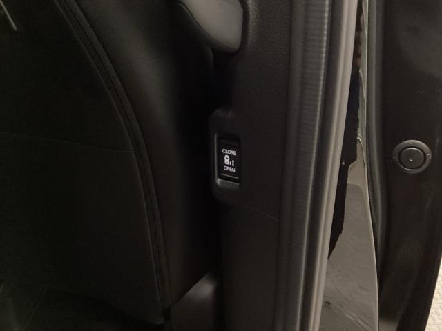 ステップワゴン e:HEVスパーダ 禁煙車 メモリーナビ リアカメラ 両側電動スライドドア 地デジチューナー 前後障害物センサー 両側オートスライドドア 前後誤発進抑制 VSA サイドエアバッグ DVD再生 パワーウィンドウ 3列シート(30枚目)