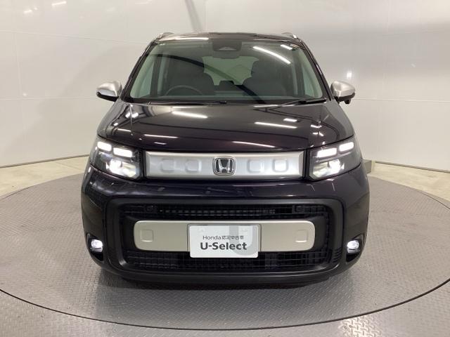 フリード クロスター　試乗車　先進ライト　リアカメラ　ＥＴＣ　ＡＡＣ　スマ－トキ－　シ－トヒ－タ－　盗難防止システム　ＵＳＢ　フルフラット　サイドエアバッグ　クルコン　ＥＣＯＮモード　ＥＳＣ　ＡＢＳ　キーフリー（6枚目）