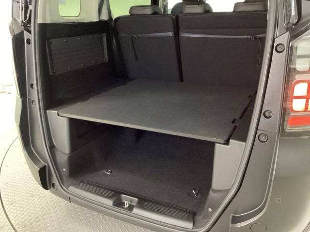 フリード クロスター　試乗車　先進ライト　リアカメラ　ＥＴＣ　ＡＡＣ　スマ－トキ－　シ－トヒ－タ－　盗難防止システム　ＵＳＢ　フルフラット　サイドエアバッグ　クルコン　ＥＣＯＮモード　ＥＳＣ　ＡＢＳ　キーフリー（23枚目）