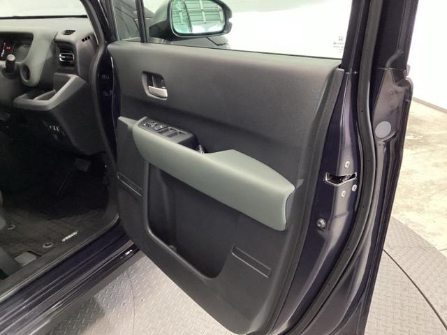 フリード クロスター　試乗車　先進ライト　リアカメラ　ＥＴＣ　ＡＡＣ　スマ－トキ－　シ－トヒ－タ－　盗難防止システム　ＵＳＢ　フルフラット　サイドエアバッグ　クルコン　ＥＣＯＮモード　ＥＳＣ　ＡＢＳ　キーフリー（34枚目）