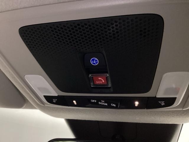 フリード クロスター　試乗車　先進ライト　リアカメラ　ＥＴＣ　ＡＡＣ　スマ－トキ－　シ－トヒ－タ－　盗難防止システム　ＵＳＢ　フルフラット　サイドエアバッグ　クルコン　ＥＣＯＮモード　ＥＳＣ　ＡＢＳ　キーフリー（40枚目）