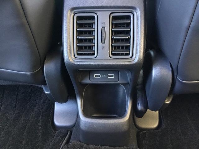 ヴェゼル ｅ：ＨＥＶＺ　ホンダコネクトディスプレイ　ＥＴＣ２．０　Ｓヒータ　地デジフルセグＴＶ　電動テールゲート　サイドエアバッグ　後カメラ　前後障害物センサー　横滑防止装置　エアコン　ＬＥＤヘットライト　パワステ　ナビＴＶ（10枚目）