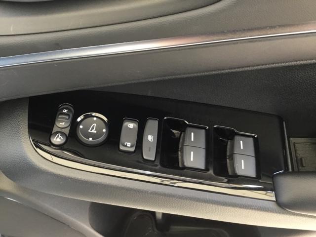 ヴェゼル ｅ：ＨＥＶＺ　ホンダコネクトディスプレイ　ＥＴＣ２．０　Ｓヒータ　地デジフルセグＴＶ　電動テールゲート　サイドエアバッグ　後カメラ　前後障害物センサー　横滑防止装置　エアコン　ＬＥＤヘットライト　パワステ　ナビＴＶ（12枚目）