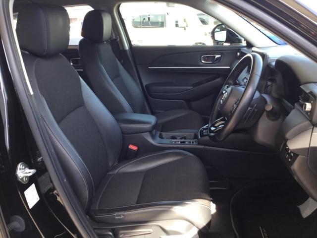 ヴェゼル ｅ：ＨＥＶＺ　ホンダコネクトディスプレイ　ＥＴＣ２．０　Ｓヒータ　地デジフルセグＴＶ　電動テールゲート　サイドエアバッグ　後カメラ　前後障害物センサー　横滑防止装置　エアコン　ＬＥＤヘットライト　パワステ　ナビＴＶ（15枚目）