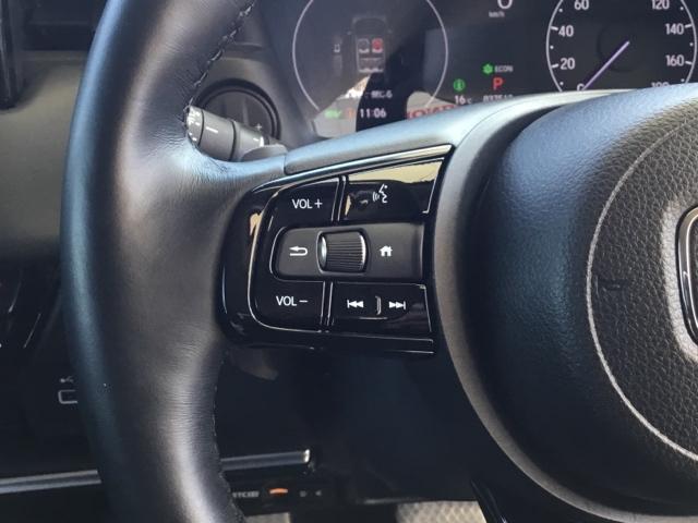 ヴェゼル ｅ：ＨＥＶＺ　ホンダコネクトディスプレイ　ＥＴＣ２．０　Ｓヒータ　地デジフルセグＴＶ　電動テールゲート　サイドエアバッグ　後カメラ　前後障害物センサー　横滑防止装置　エアコン　ＬＥＤヘットライト　パワステ　ナビＴＶ（17枚目）