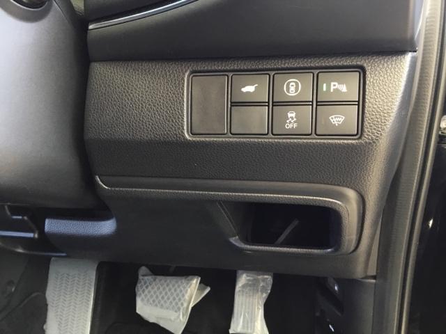 ヴェゼル ｅ：ＨＥＶＺ　ホンダコネクトディスプレイ　ＥＴＣ２．０　Ｓヒータ　地デジフルセグＴＶ　電動テールゲート　サイドエアバッグ　後カメラ　前後障害物センサー　横滑防止装置　エアコン　ＬＥＤヘットライト　パワステ　ナビＴＶ（27枚目）