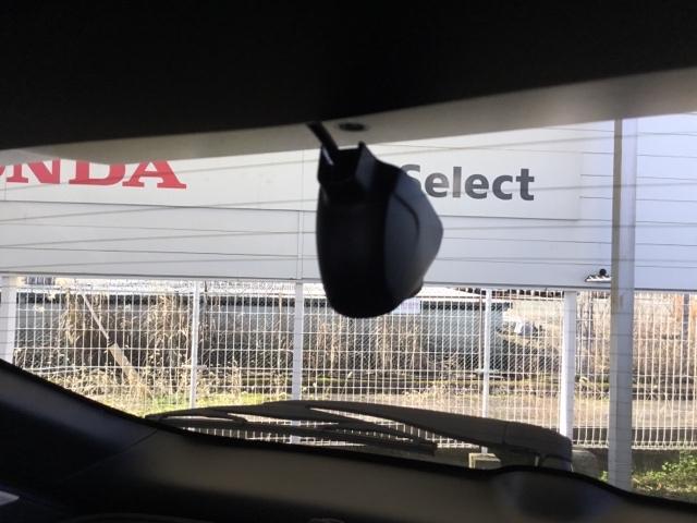 ヴェゼル ｅ：ＨＥＶＺ　ホンダコネクトディスプレイ　ＥＴＣ２．０　Ｓヒータ　地デジフルセグＴＶ　電動テールゲート　サイドエアバッグ　後カメラ　前後障害物センサー　横滑防止装置　エアコン　ＬＥＤヘットライト　パワステ　ナビＴＶ（30枚目）