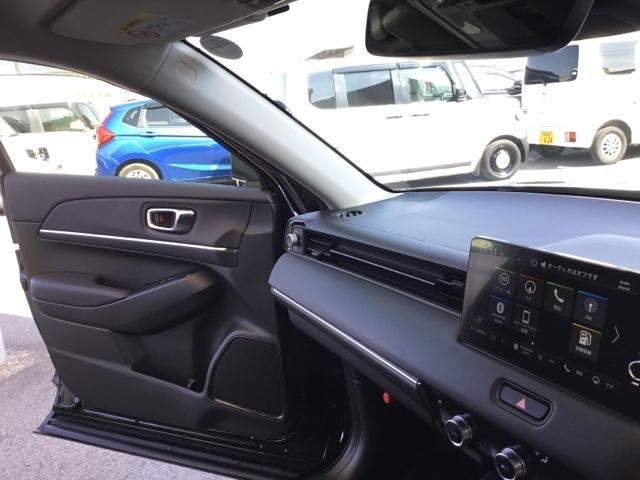 ヴェゼル ｅ：ＨＥＶＺ　ホンダコネクトディスプレイ　ＥＴＣ２．０　Ｓヒータ　地デジフルセグＴＶ　電動テールゲート　サイドエアバッグ　後カメラ　前後障害物センサー　横滑防止装置　エアコン　ＬＥＤヘットライト　パワステ　ナビＴＶ（31枚目）