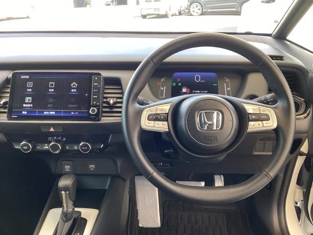 フィット ｅ：ＨＥＶクロスター　デモカー　純正ナビ　ＥＴＣ　前後ドラレコ　インテリキー　キーフリー　ＬＥＤヘットライト　イモビライザー　サイドカーテンエアバック　Ｃソナー　クルコン　パワーウインドウ　禁煙　エアコン　ドラレコ付き（3枚目）