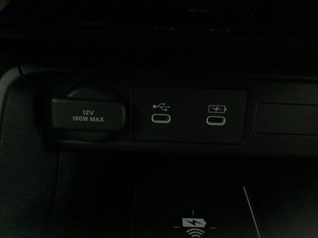 �X�}�[�g�t�H���Ȃǂ̏[�d�ɕ֗��Ȃt�r�a�|�[�g�B