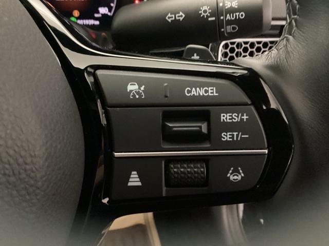 �N���[�Y�R���g���[���B�������H�ȂǂŁA�^�]�������K�ɂ��܂��B