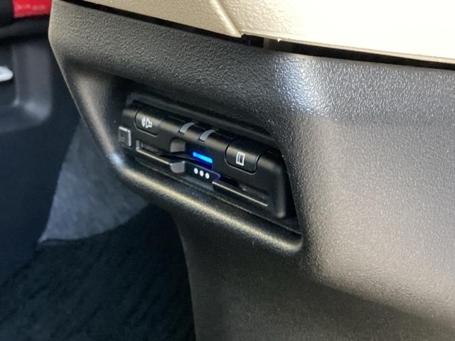 ｅ：ファン　試乗車　純正ナビ　フルセグ　ＥＴＣ　運転席シートヒーター　サイドカーテンエアバック　地デジチューナー　電動格納ミラー　整備記録簿　インテリキー　デモカーＵＰ　ＵＳＢ　エアコン　両側スライドドア　ＥＳＣ（画像28）