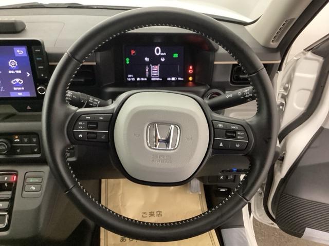 ｅ：Ｌ　試乗車　リアカメラ　ドラレコ　アルミホイール　レーンキープアシスト　ＢＴ　コーナーソナー　フルセグ　シートヒーター　バックカメラ　ＬＥＤヘッドライト　スマートキー　オートハイビーム　オートライト（画像3）