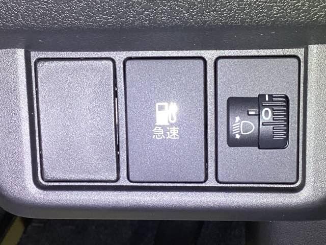 ｅ：Ｌ　試乗車　リアカメラ　ドラレコ　アルミホイール　レーンキープアシスト　ＢＴ　コーナーソナー　フルセグ　シートヒーター　バックカメラ　ＬＥＤヘッドライト　スマートキー　オートハイビーム　オートライト（画像29）