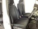 フロントはゆったり座れるセパレートシートです。