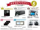 ｅ：ＨＥＶエアー　メモリーナビ　フルセグ　リアカメラ　ＥＴＣ　ＡＢＳ　衝突軽減装置　ＬＥＤヘッドランプ　ウォークスルー　スマキー　パワーウィンドウ　オートクルーズコントロール　記録簿　ＤＶＤ　横滑り防止装置　３列シート（42枚目）
