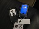 ハイブリッド・Gホンダセンシング リアカメラ ドラレコ ETC スマキ- 両Pスラドア Dレコ Aクルコン LEDヘットランプ 整備記録簿 ナビTV Bカメラ フルセグ地デジ アイストップ 助手席エアバッグ DVD再生 横滑り防止機能(21枚目)