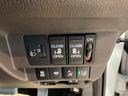 【両側パワースライドドア】です。リモコンや運転席のスイッチ操作で楽々自動開閉。