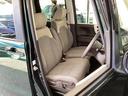 【ベンチシート】運転席と助手席の移動もスムーズ!狭い駐車場での乗り降りや、お子様の乗り降りにも便利です。座席の間にコンソールボックスやドリンクホルダーがないため、車内空間が広く感じます。
