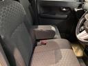 【アームレストコンソール】すぐに取り出せる便利なスペース。スマート収納ですっきり快適な車内に。