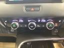 【オートエアコン】外気温や日差しに合わせて、賢く空調をコントロール。設定した温度をキープし続けてくれるから、運転に集中することができます。