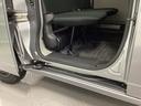 ホンダ車の低床ボディは乗りやすく、足元も広びろですよ。