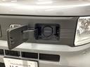 急速充電は車内のボタンを操作して開け、あとは充電コネクターを差すだけで充電開始します。簡単な充電操作と、フタの開け方を変えることで差し間違いを防げる安心感。