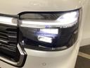 【LEDヘッドライト】点灯した瞬間のクリーンな白さが、今の車らしい清潔感を感じさせてくれます。明るさだけでなく、寿命や省エネ性能も優秀。長く乗る一台だからこそ、こだわわりたい方に最適です。