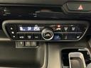 オートエアコンで、毎日のドライブを快適に。温度、風量を自動で調整し、理想的な車内環境を提供します。