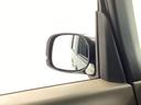 【サイドアンダーミラー】助手席側ドアミラーの下部についております。停車時・発進時などに車両左側の死角になった部分を確認するときに役立ちます。