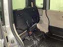 後席の座面をはねあげると、後席のあったスペースがそのまま高さのある荷室空間に!背の高い荷物も横にせずそのまま積み込めます。もちろん左右片方だけのアレンジも可能です。