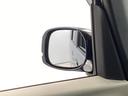 【サイドアンダーミラー】助手席側ドアミラーの下部についております。停車時・発進時などに車両左側の死角になった部分を確認するときに役立ちます。
