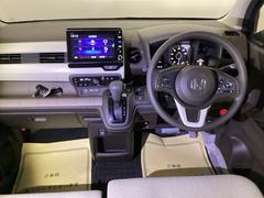 広びろとした視界が運転にゆとりを広げます。 2