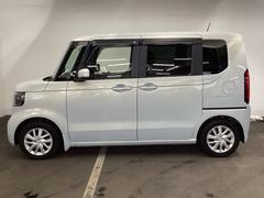 スライドドアなら狭い駐車場でもドアをぶつける心配がありません。ステップが低く乗り降りもしやすいです。 7