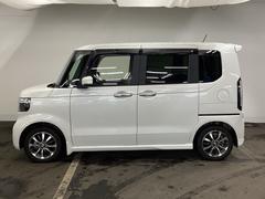 狭い駐車場でも、スライドドアならチャイルドシートへのお子さまの乗降や荷物の積載もスムーズ。 7