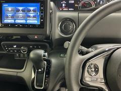 ホンダ純正メモリーナビ搭載なので、遠方へのドライブもお任せ下さい！ステアリング左手側にオーディオ関連のコントロールスイッチを配置しています。操作時は視線を逸らすことなく運転に集中できます 3