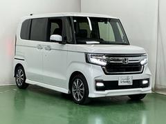 大きく開くスライドドアで狭い場所でも隣を気にすることなく楽に乗り降りできます 7