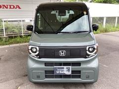 お客様に安全で快適なカーライフをお送りいただくために、中古車にも高いレベルの品質基準を設け、その基準に従って、全ての中古車について納車前整備を実施しています。 4