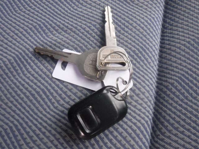 アクティバン ＳＤＸ－Ｈｉ　５ＭＴ・Ｔベルト＋ウォポン交換済・新品タイヤ４本交換済・ハイルーフ・キーレス・ライトレベライザー・ドアバイザー・４ナンバー・４人乗・パワステ・エアコン・ドリンクホルダー・Ｗエアバック・取説・整備記録簿（65枚目）