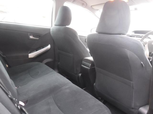 プリウス Ｓ　後期・純正ＳＤナビ・Ｂカメラ・１セグＴＶ・ＣＤ録音・ＤＶＤ再生・ＭＰ３・Ｂｌｕｅｔｏｏｔｈ・オートＬＥＤヘッド・ＥＴＣ・スマートキー・電格ウインカーミラー・１６ＡＷ・Ｐスタート・ＡＢＳ・整備点検記録簿（45枚目）