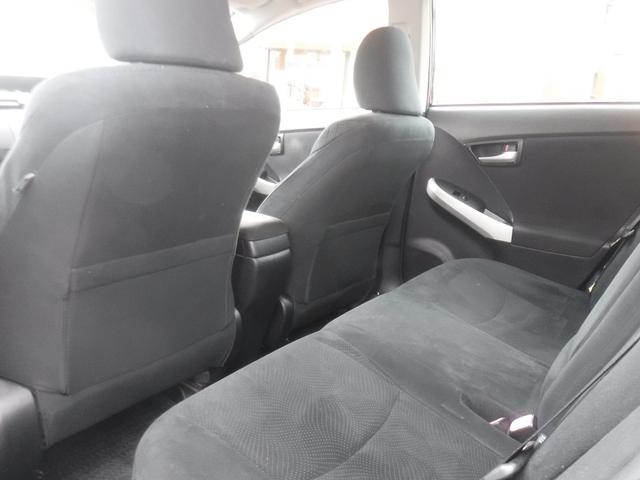 プリウス Ｓ　後期・純正ＳＤナビ・Ｂカメラ・１セグＴＶ・ＣＤ録音・ＤＶＤ再生・ＭＰ３・Ｂｌｕｅｔｏｏｔｈ・オートＬＥＤヘッド・ＥＴＣ・スマートキー・電格ウインカーミラー・１６ＡＷ・Ｐスタート・ＡＢＳ・整備点検記録簿（47枚目）