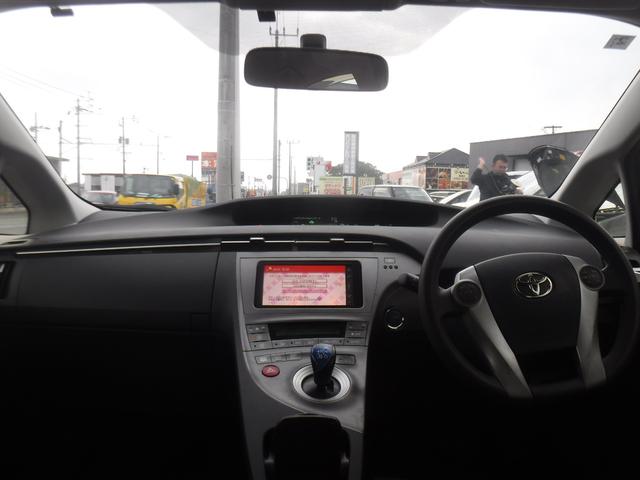 プリウス Ｓ　後期・純正ＳＤナビ・Ｂカメラ・１セグＴＶ・ＣＤ録音・ＤＶＤ再生・ＭＰ３・Ｂｌｕｅｔｏｏｔｈ・オートＬＥＤヘッド・ＥＴＣ・スマートキー・電格ウインカーミラー・１６ＡＷ・Ｐスタート・ＡＢＳ・整備点検記録簿（51枚目）