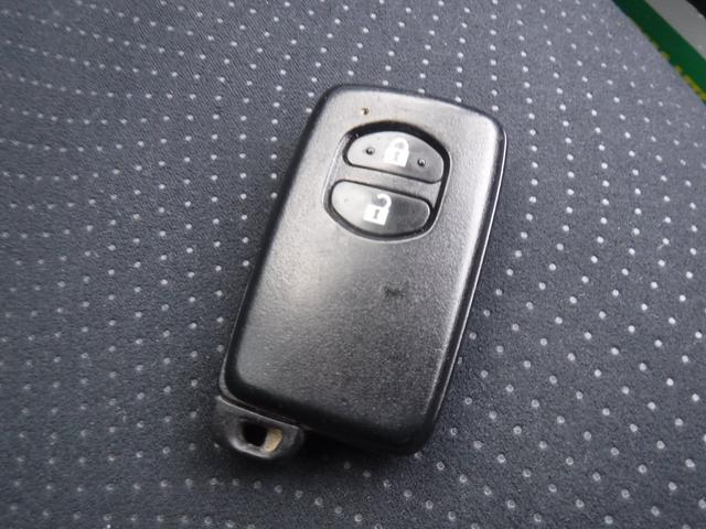 プリウス Ｓ　後期・純正ＳＤナビ・Ｂカメラ・１セグＴＶ・ＣＤ録音・ＤＶＤ再生・ＭＰ３・Ｂｌｕｅｔｏｏｔｈ・オートＬＥＤヘッド・ＥＴＣ・スマートキー・電格ウインカーミラー・１６ＡＷ・Ｐスタート・ＡＢＳ・整備点検記録簿（77枚目）